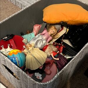 Wizard of oz collector’s items and dolls